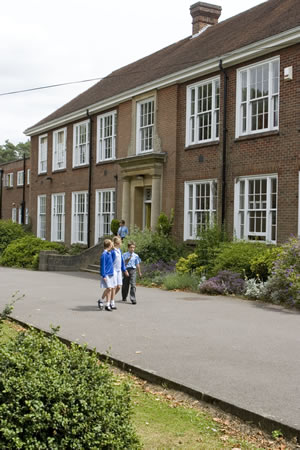 South Farnham School - Contact Us